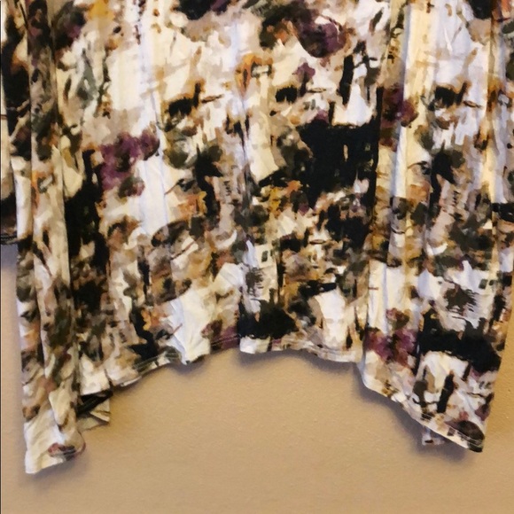 Watercolor wash top in 3XL with keyhole neckline. - Picture 3 of 5